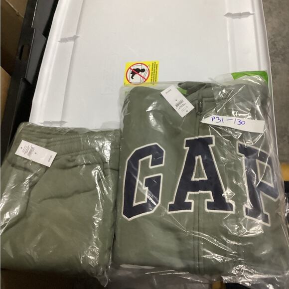 GAP Men’s SET Olive Green Zip Hoodie and Joggers MSRP $100 Size S - Picture 4 of 6
